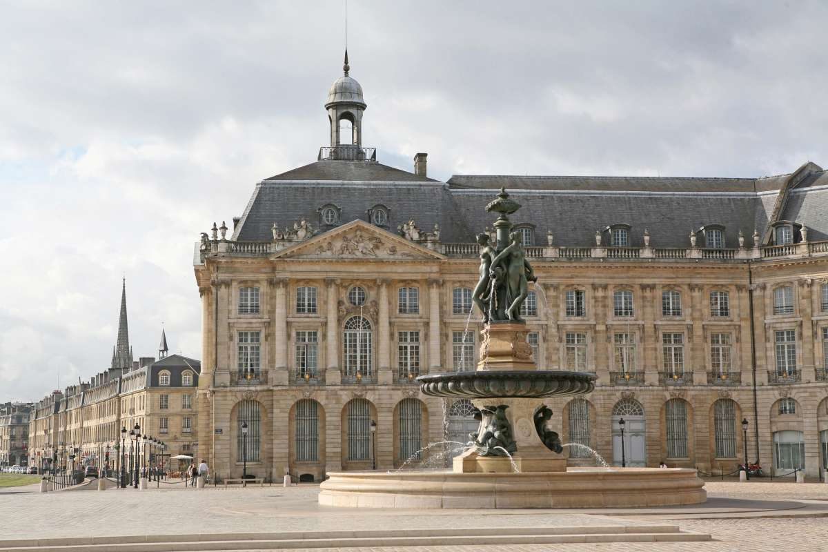 Place-de-la-Bourse-2-1200x800