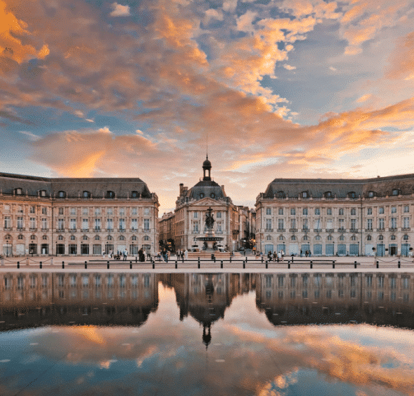 miroir-d-eau-place-de-la-bourse-1-600x575
